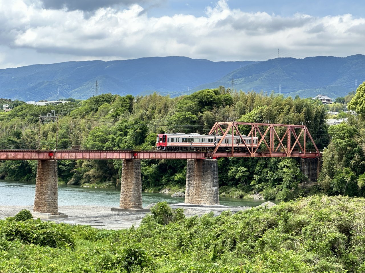 紀の川鉄橋を渡る花電車